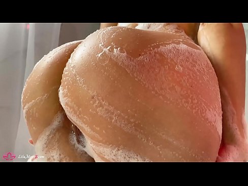 ❤️ Brunette Masturbates Pussy b'vibratur għal orga intens fid-doċċa Porn magħmul fid-dar f'mt.milf300com.ru